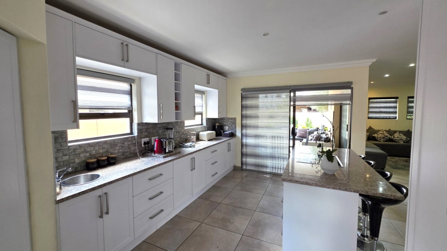 To Let 1 Bedroom Property for Rent in Melodie North West